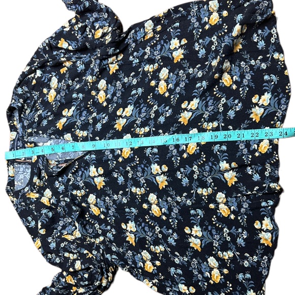 American Eagle Floral Keyhole Peasant Top size XL - Picture 14 of 16